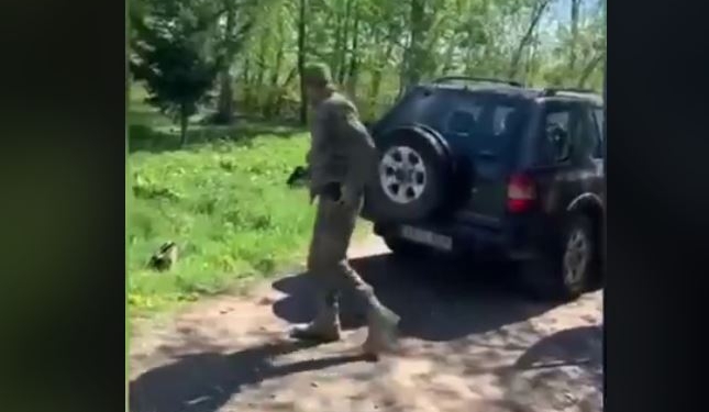 В мережі з’явилося відео інциденту з нападом на представника ТЦК у Чернівецькій області (ВІДЕО)