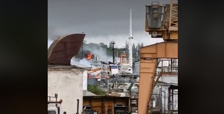 В Севастополі було гучно, тепер горить “пароход” (ВІДЕО)