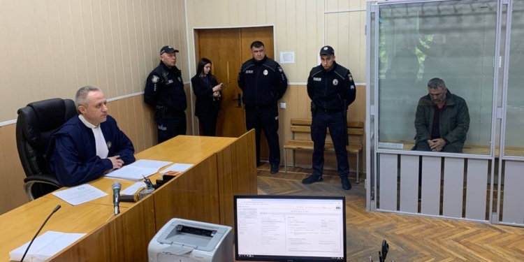 “Вистрілив син”, – старший із підозрюваний в нападі на поліцейських в суді (ВІДЕО)