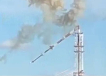 Рашисти вдарили по телевежі у Харкові (ФОТО, ВІДЕО)