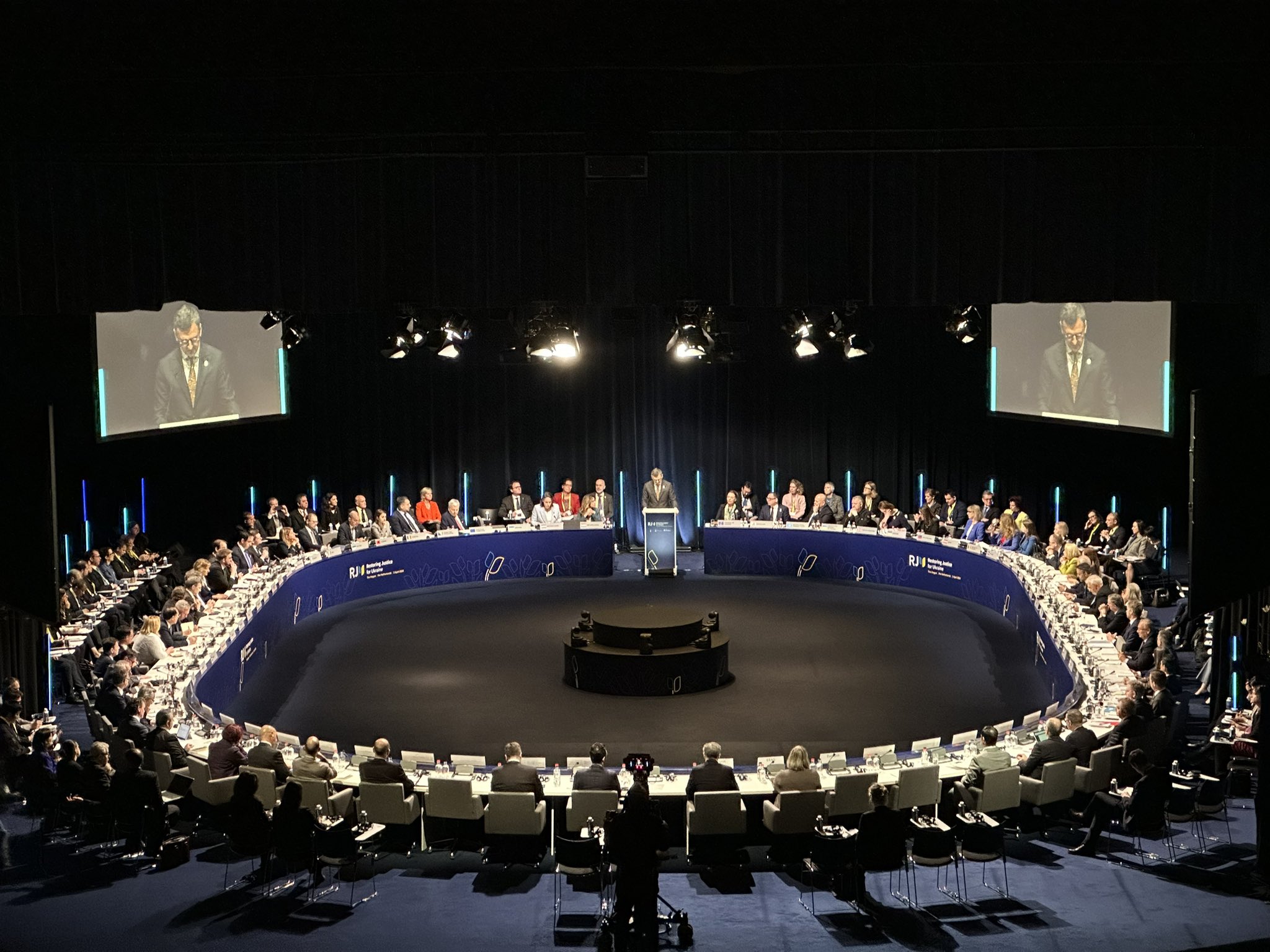 “Відновлення справедливості для України”: в конференції в Гаазі беруть участь 57 країн