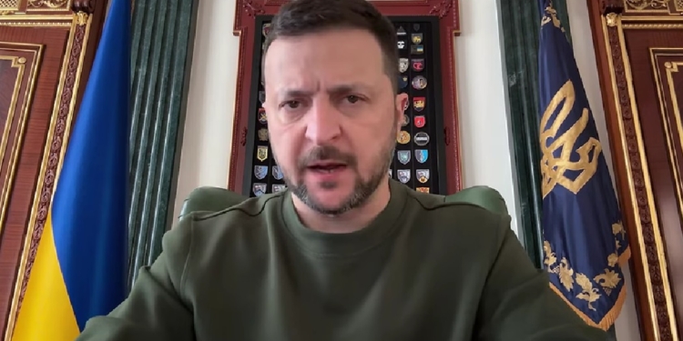 «Україна витримує удари, бо завжди є кому стати опорою для життя» – звернення Зеленського (ВІДЕО)