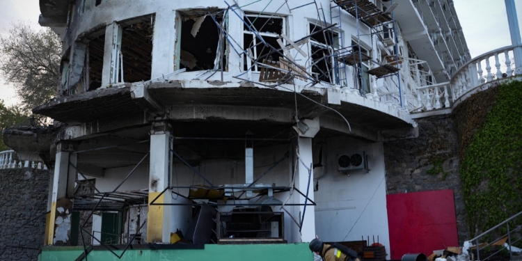 Внаслідок дронової атаки на Миколаїв пошкоджено 2 готелі (ФОТО)