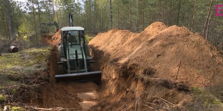 «Зуби дракона» та протитанкові рови: на сході Латвії почалось будівництво першої лінії оборонних рубежів