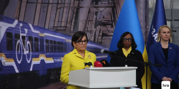 Лупайте сю скалу. Прицкер похвалила Україну за боротьбу з корупцією, але трансформація попереду