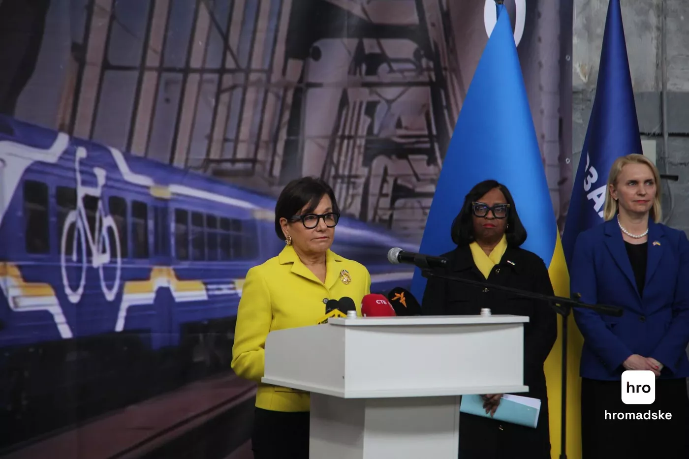 Лупайте сю скалу. Прицкер похвалила Україну за боротьбу з корупцією, але трансформація попереду