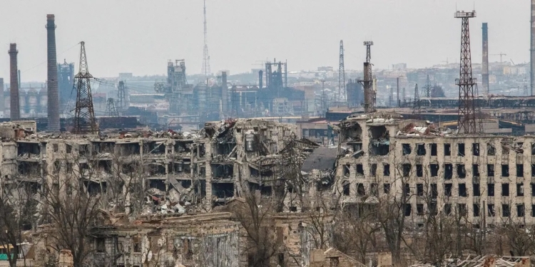 Путінські помічники: німецькі компанії допомагають російським окупантам відбудовувати зруйнований ними же Маріуполь – розслідування (ВІДЕО)