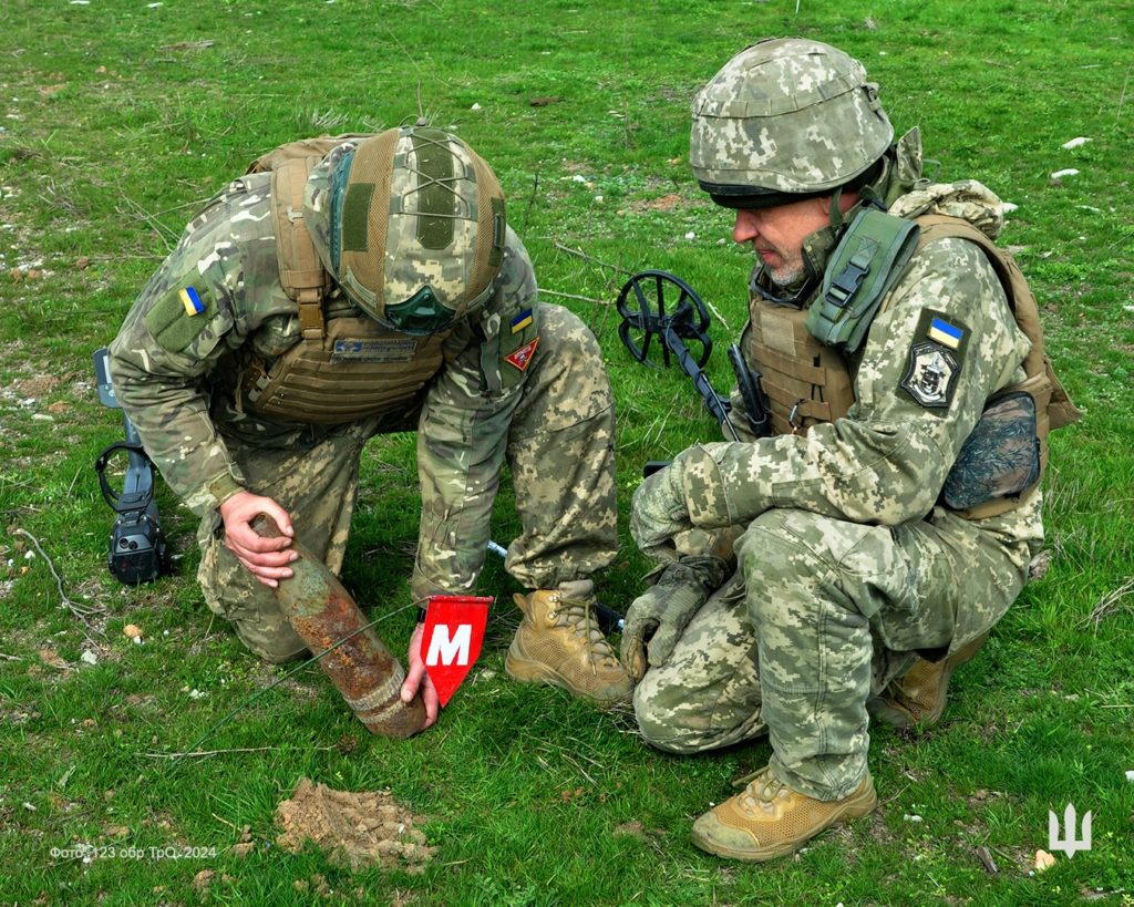 Миколаївські тероборонівці: група саперів «Виводок» знешкодила понад 8 тисяч російських боєприпасів (ФОТО) 2