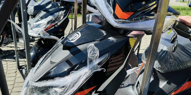 На Миколаївщині соцпрацівники 19 громад отримали електроскутери (ФОТО)