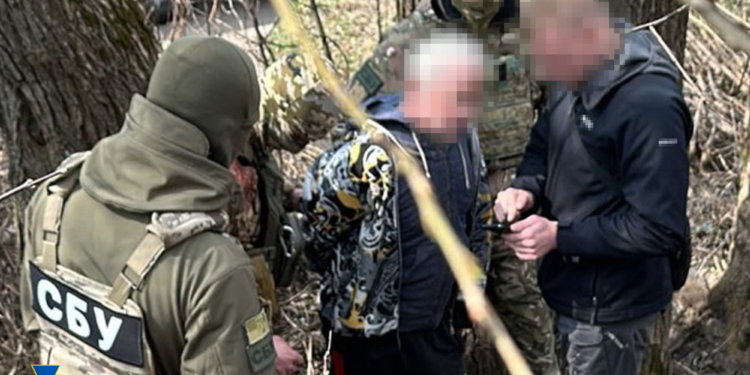 СБУ затримала колишнього “регіонала” – скидав ФСБ координати оборонних укріплень для бомбардування