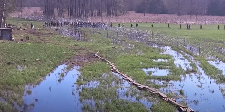 Польський кордон з Білорусі намагалися прорвати 220 агресивних іноземців (ВІДЕО)