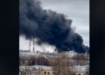 В Єкатеринбурзі горить один з найбільших в РФ Уралмашзавод (ВІДЕО)