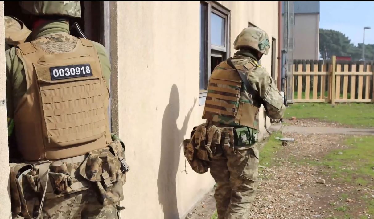 Наші воїни в Британії вчаться звільняти міста (ВІДЕО)