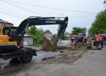 В Миколаєві другу добу центр міста без води, завтра теж не буде (ФОТО)