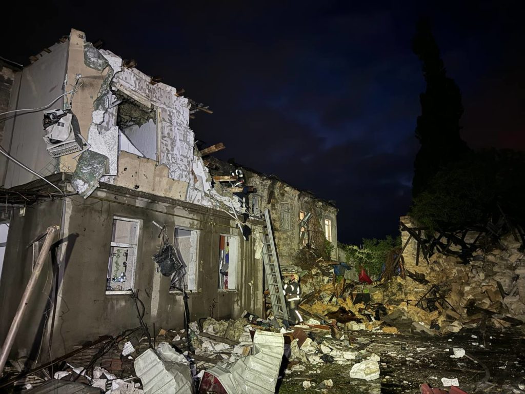 Внаслідок нічної повітряної атаки на Одесу 7 поранених (ФОТО) 3