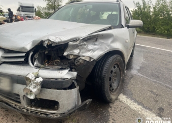 На Одеській трасі біля Красного водійка на GOLF насмерть збила мотоцикліста (ФОТО)
