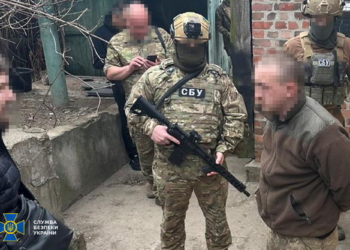 СБУ знайшла в ЗСУ зрадника – здавав позиції ворогу через батька, який навіть грамоті його не навчив (ФОТО)