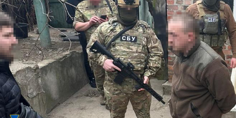 СБУ знайшла в ЗСУ зрадника – здавав позиції ворогу через батька, який навіть грамоті його не навчив (ФОТО)