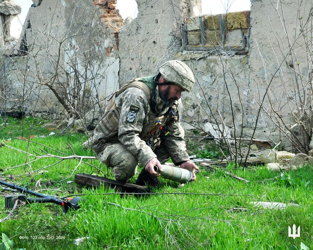 Миколаївські тероборонівці: група саперів «Виводок» знешкодила понад 8 тисяч російських боєприпасів (ФОТО) 6