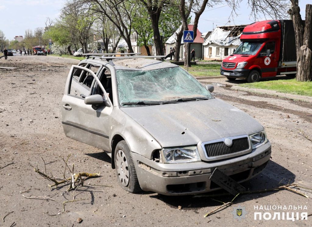 Поліція показала наслідки ракетного удару в Миколаєві (ФОТО, ВІДЕО) 5