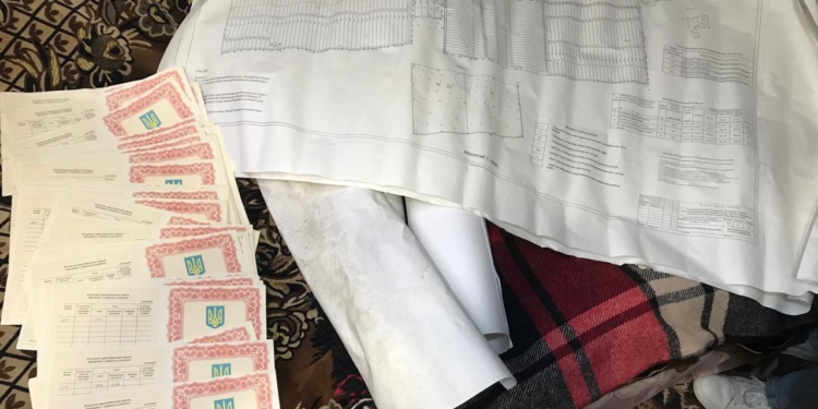 Незаконно приватизували 14 га: на Миколаївщині повідомили про підозру посадовій особі ГУ Держгеокадастру в області та двом інженерам-землеврядникам (ФОТО)