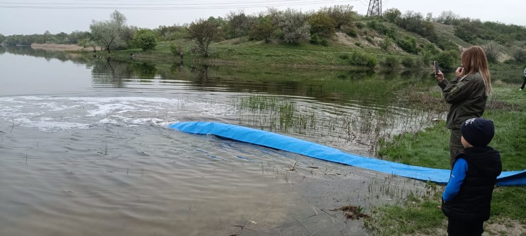 У річку Мертвовод на Миколаївщині вселили 49 тисяч мальків коропа (ФОТО) 8