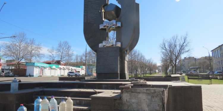 Почався ремонт пам’ятного знаку на честь 100-річчя миколаївського футболу (ФОТО)