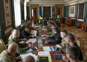 Зеленський провів нараду щодо дронів: на окремих напрямках вже тестується комплексна система керування засобами РЕБ (ФОТО)
