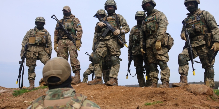 Інструктори із Данії навчають українських військових у Великій Британії (ФОТО)