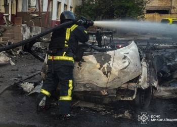 Вибух у Миколаєві: під час гасіння пожежі постраждало 5 рятувальників (ФОТО, ВIДЕО)