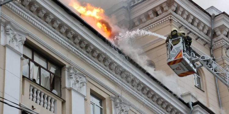 ППО має бути не на складах, а в Україні, – Зеленський про ракетний удар по Дніпру (ФОТО)