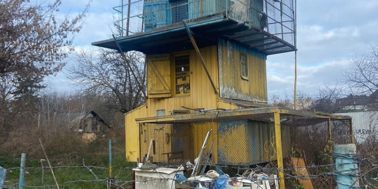 У Києві прокуратура через суд вимагає знести голубник (ФОТО)