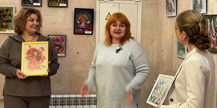 «Звичайна вовна – незвичайні речі»: у Миколаєві відкрилась виставка Олени Міщенко (ФОТО)