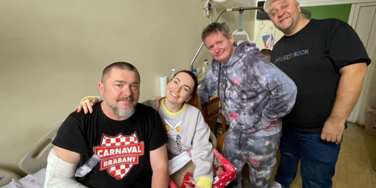 Миколаївські «Дизеля» провідали військових у шпиталі (ФОТО)