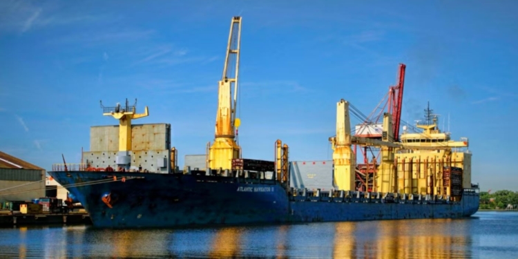 Німеччина затримала судно з російським ураном – його везли в США