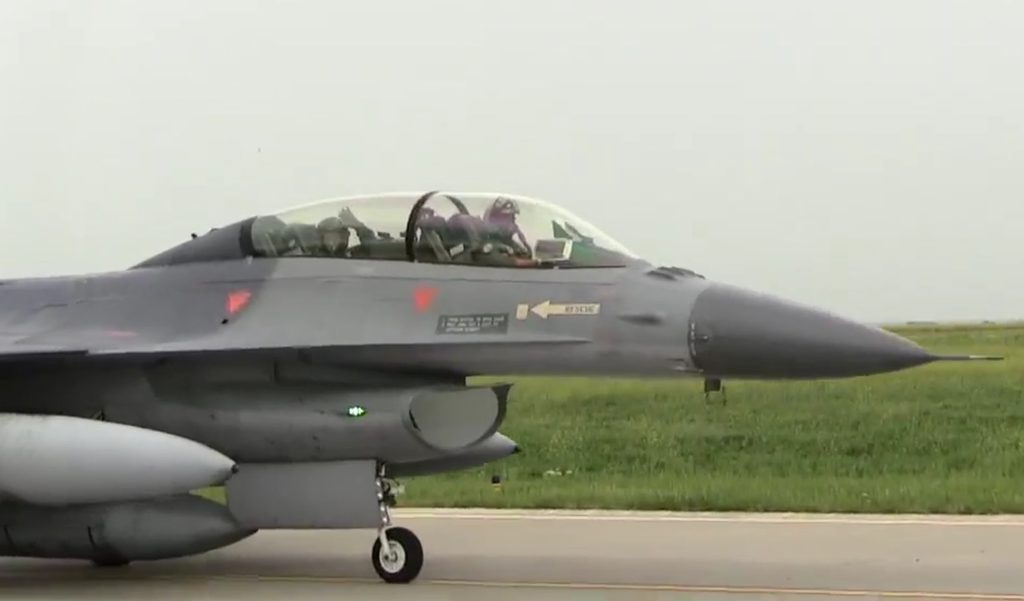 Ще три F-16 для навчання пілотів ЗСУ прибули до Румунії (ФОТО) 3