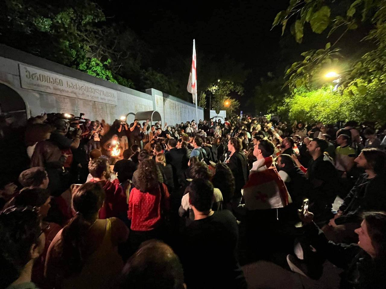 В Грузії продовжуються мітинги проти закону про “іноагентів” (ФОТО)