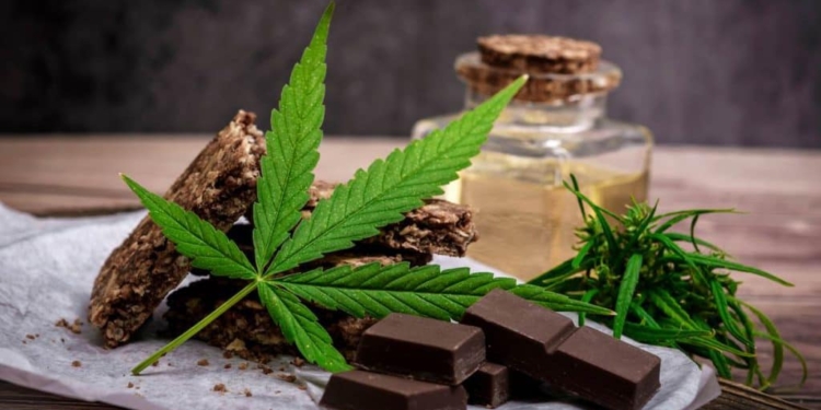 В Україні 3 дитини отруїлися шоколадом, в якому були наркотики. Один – з гуманітарки