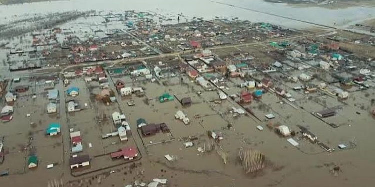 Ще один НПЗ зупинився в РФ. Цього разу постаралася природа – Орськ накрив кармічний паводок (ВІДЕО)