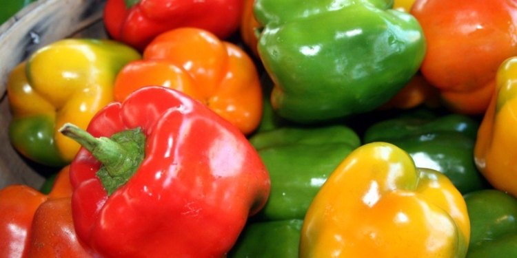 В Україну з Польщі завезли отруєний болгарський перець, будьте обережні