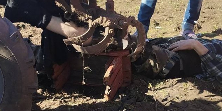 На Миколаївщині мотоблок “зажував” ногу чоловіка (ФОТО)