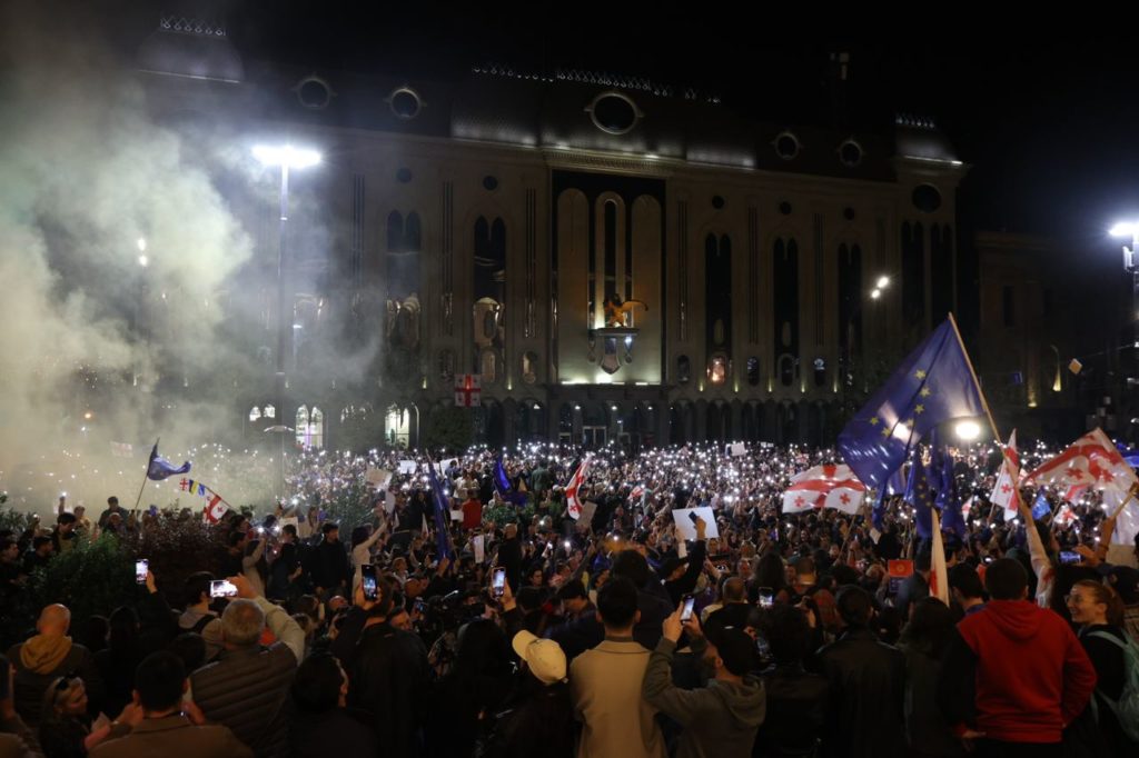 У Грузії протестували проти закону про іноагентів - 14 затриманих (ФОТО, ВІДЕО) 1