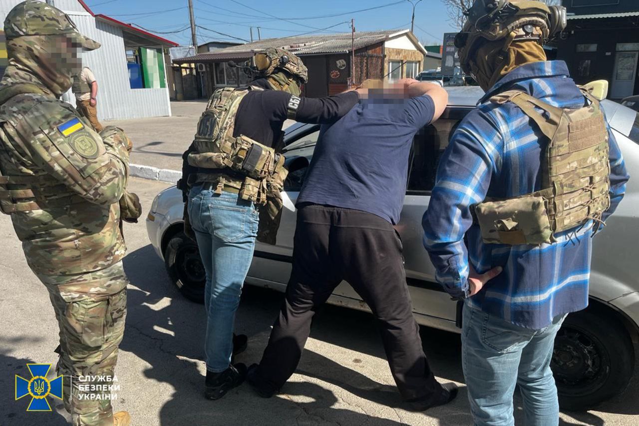 СБУ затримала агента, який наводив дрони на ЗСУ та керівництва Херсонської ОВА (ФОТО, ВІДЕО)