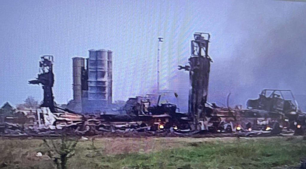 На аеродромі в Джанкої знищені установки С-400 та РЛС (ФОТО) 1