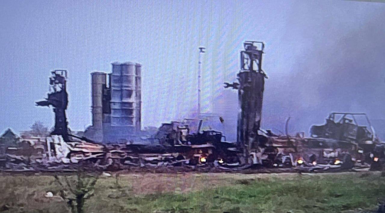 На аеродромі в Джанкої знищені установки С-400 та РЛС (ФОТО)