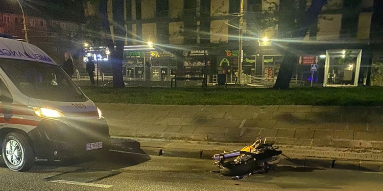Вчора в Миколаєві на проспекті Центральному зіткнулися мотоциклісти – вижив один (ФОТО)