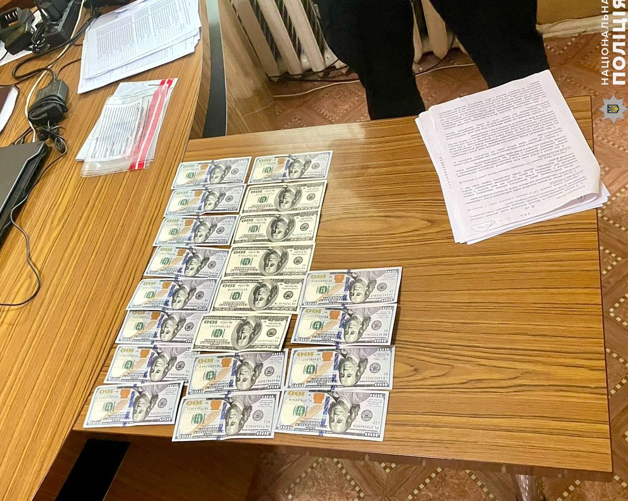 На Миколаївщині жінка намагалася відкупитися від поліції – $2 тис. не допомогли (ФОТО)