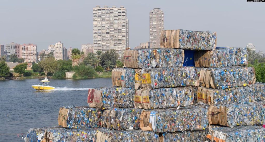 Сьогодні День Землі, "герой дня" - пластик. І знову Китай і Іран - вісь зла 1