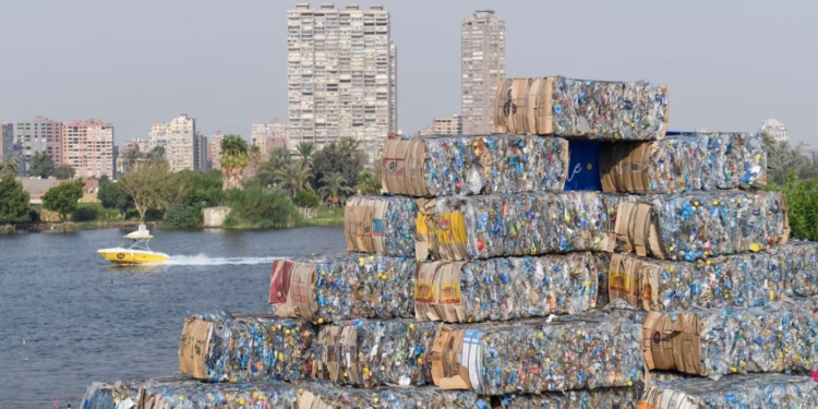 Сьогодні День Землі, “герой дня” – пластик. І знову Китай і Іран – вісь зла