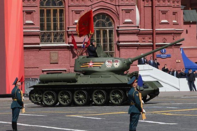 У РФ повністю скасували "безсмертний полк" на 9 травня, паради і демонстрації ще не всюди 2